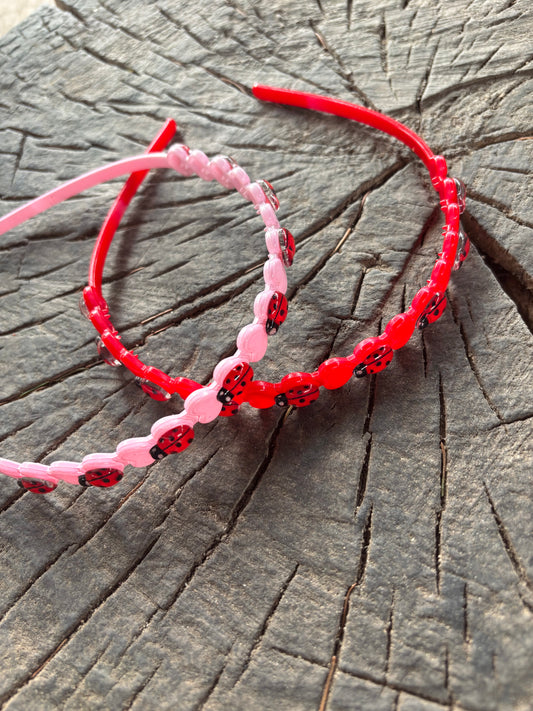 Hajpánt katica díszítéssel