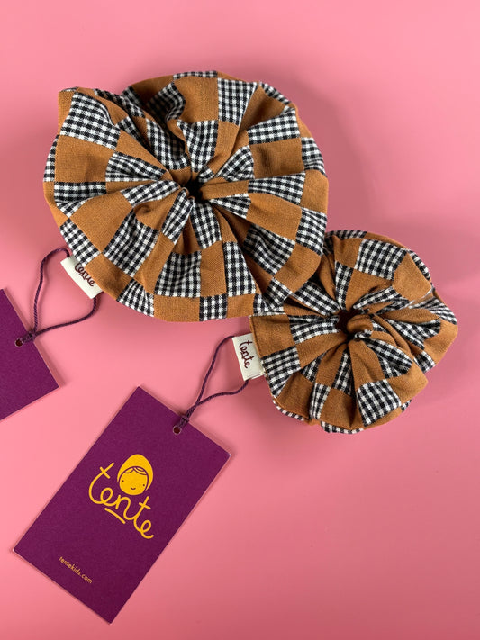 Kockás scrunchie