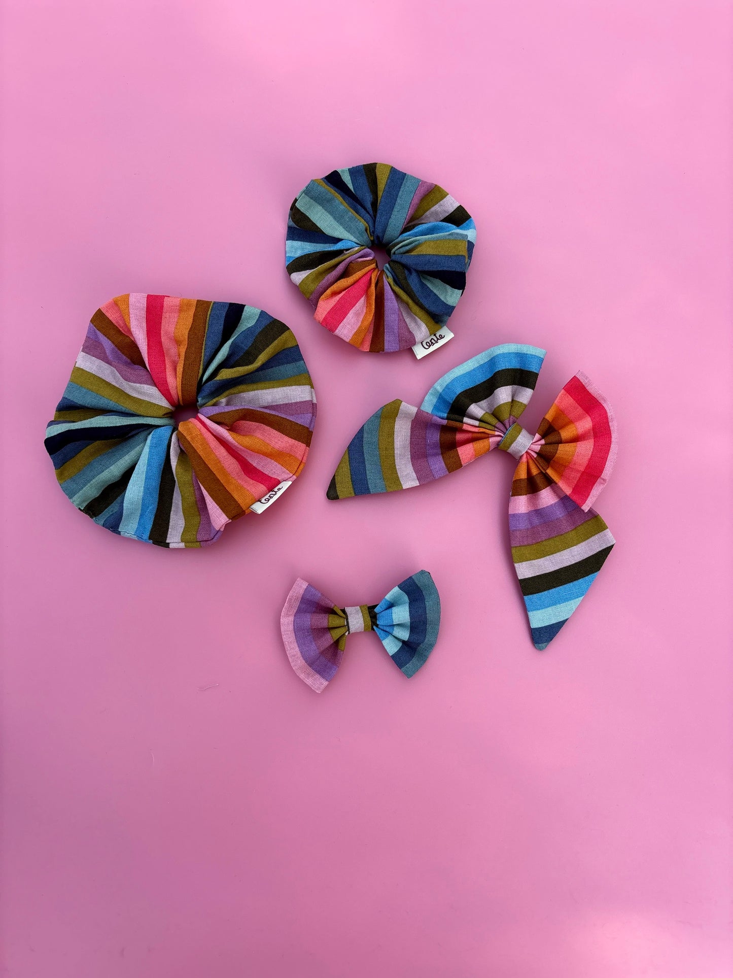 Szivárványos scrunchie