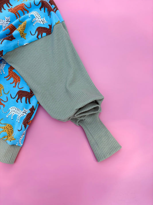 Csiribí cica pulcsija