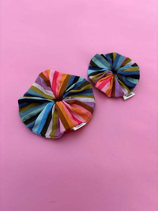 Szivárványos scrunchie