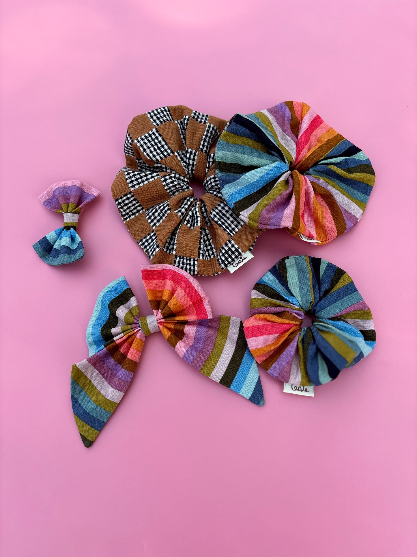 Checkered scrunchie