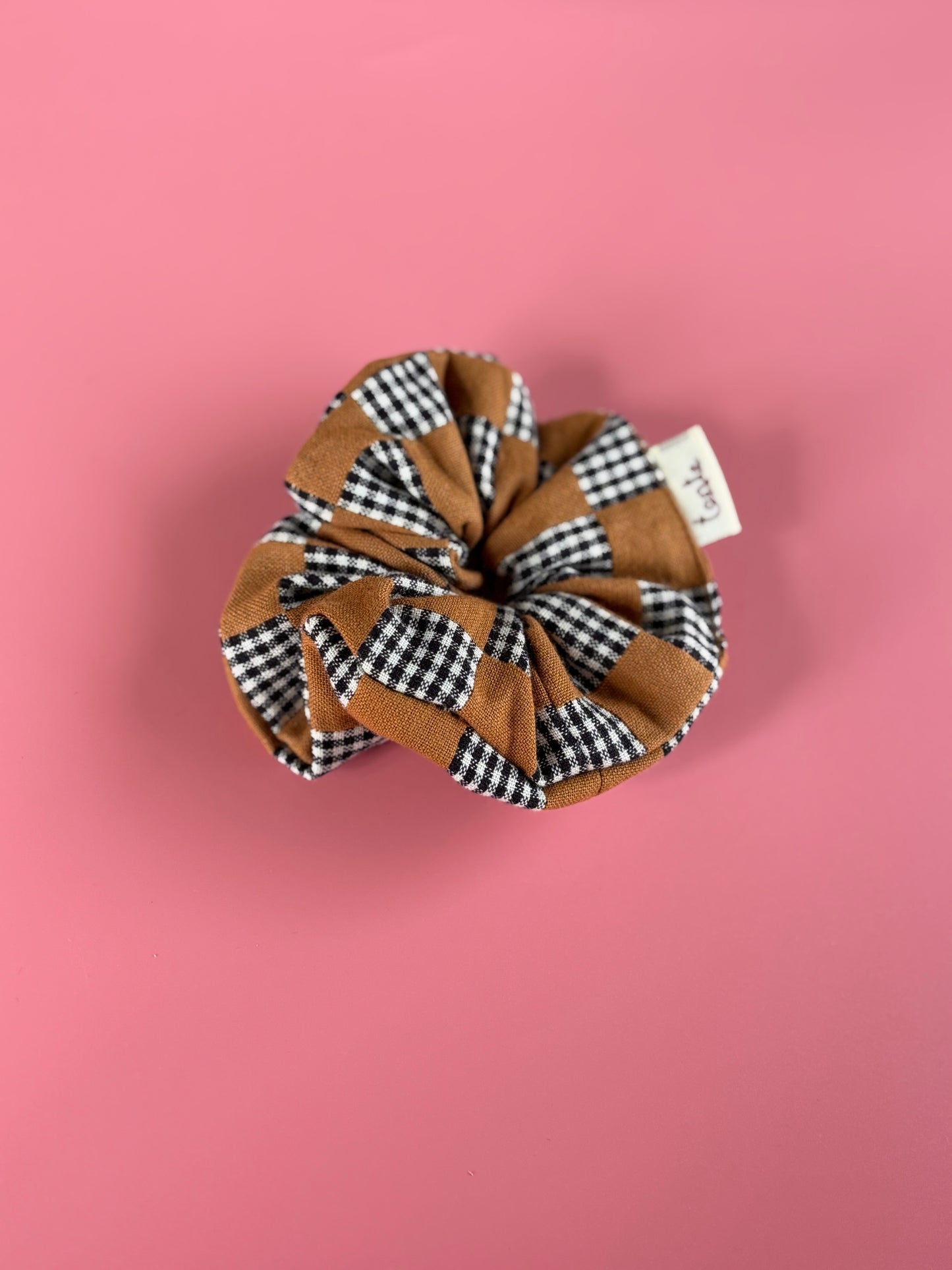 Checkered scrunchie