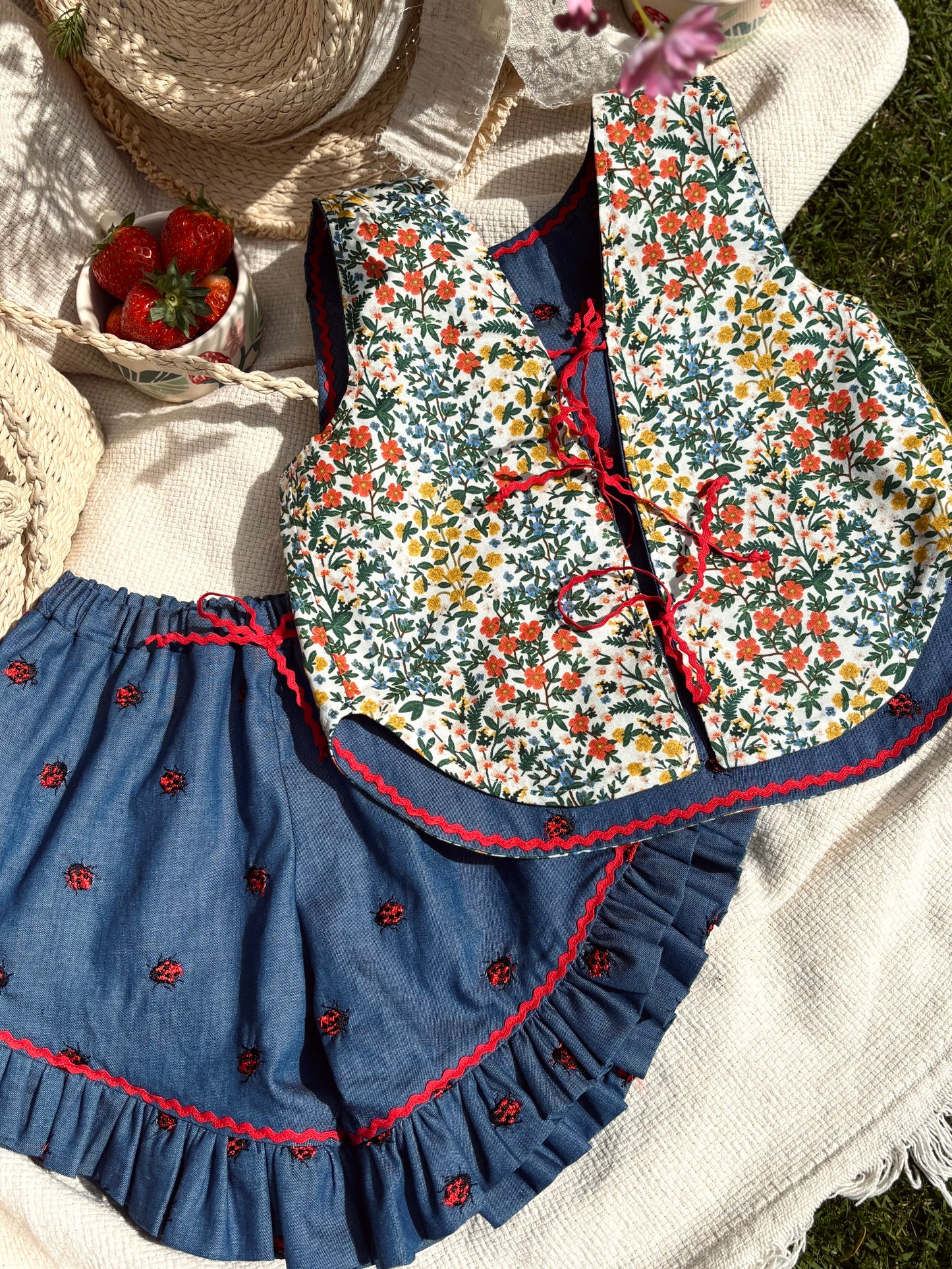 Katica fodros rövidnadrág