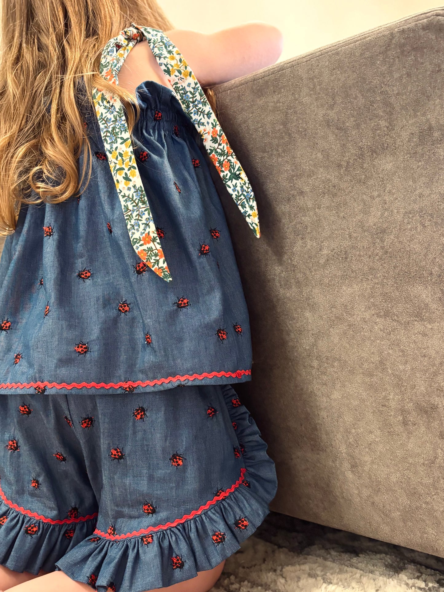 Katica fodros rövidnadrág