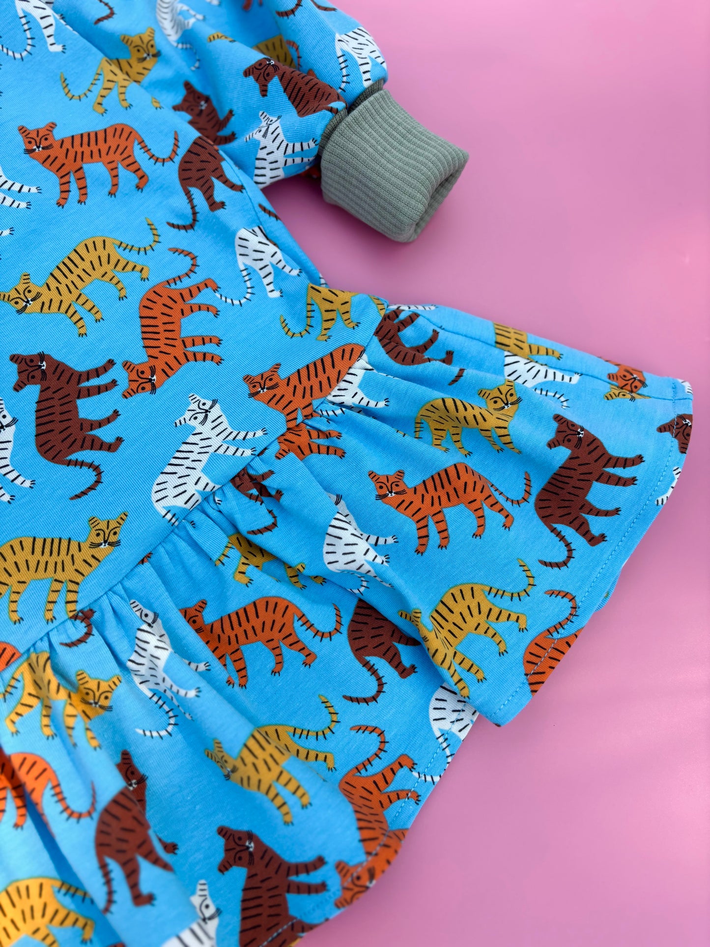 Csiribi cat's dress