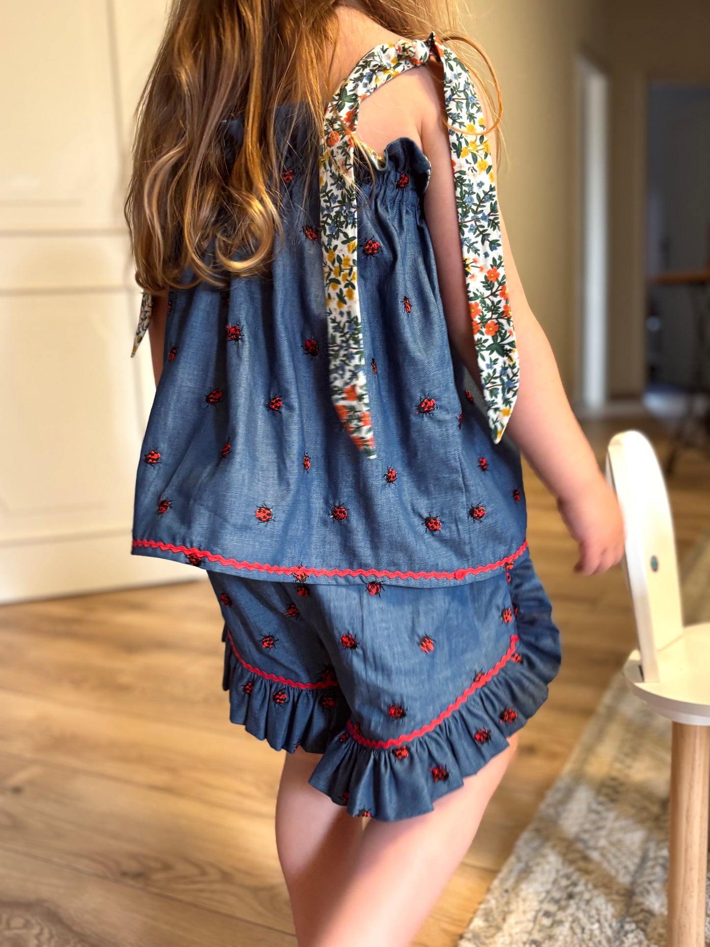 Katica fodros rövidnadrág