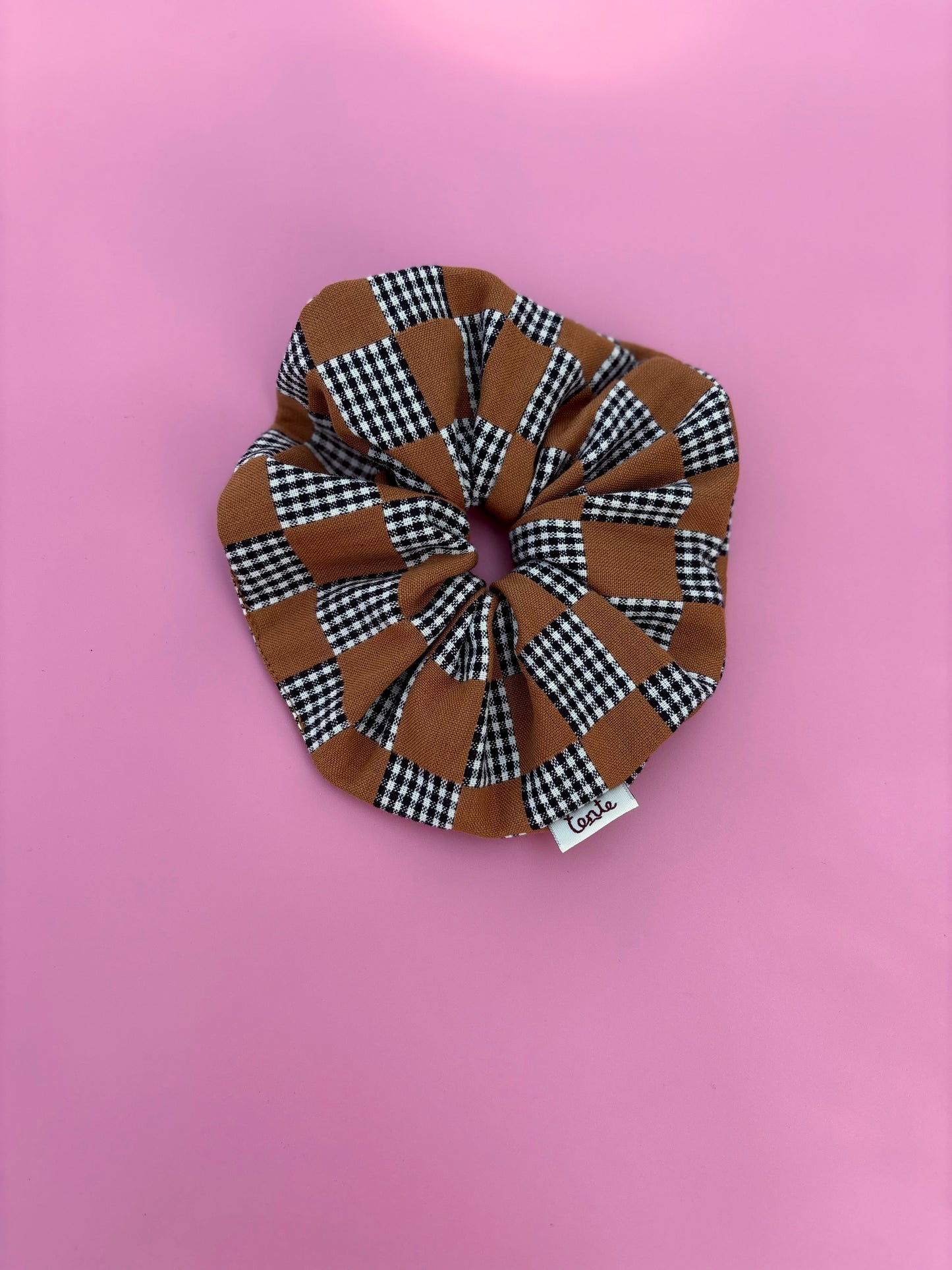 Checkered scrunchie
