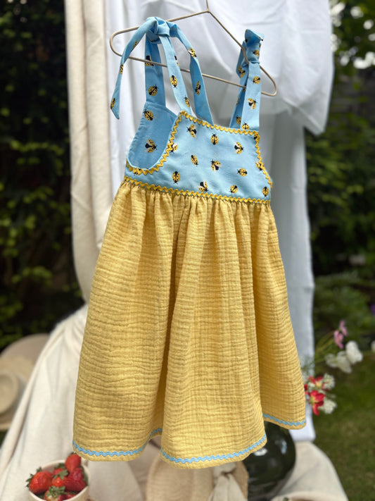 Napsugár katica ruha