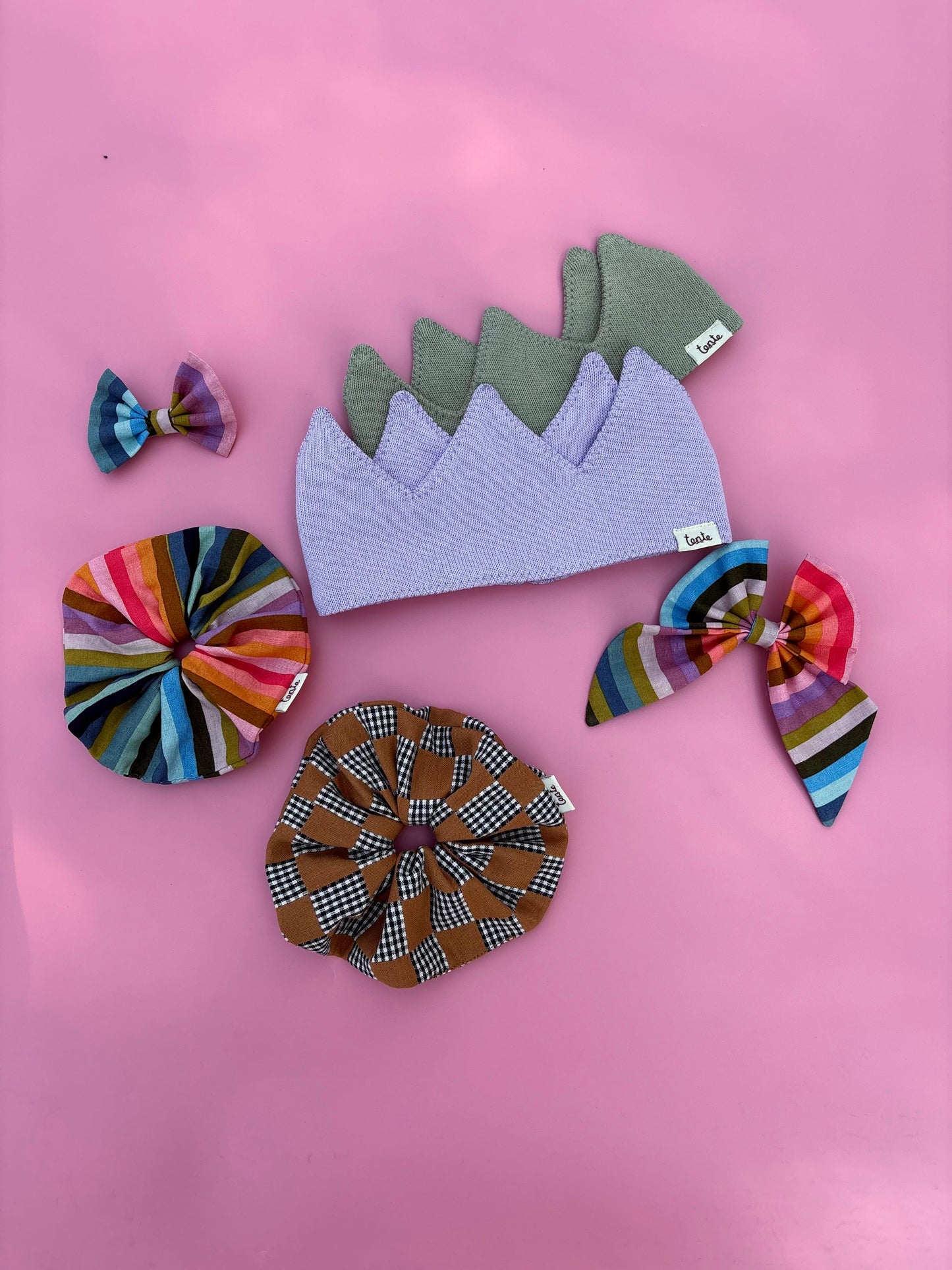 Szivárványos scrunchie