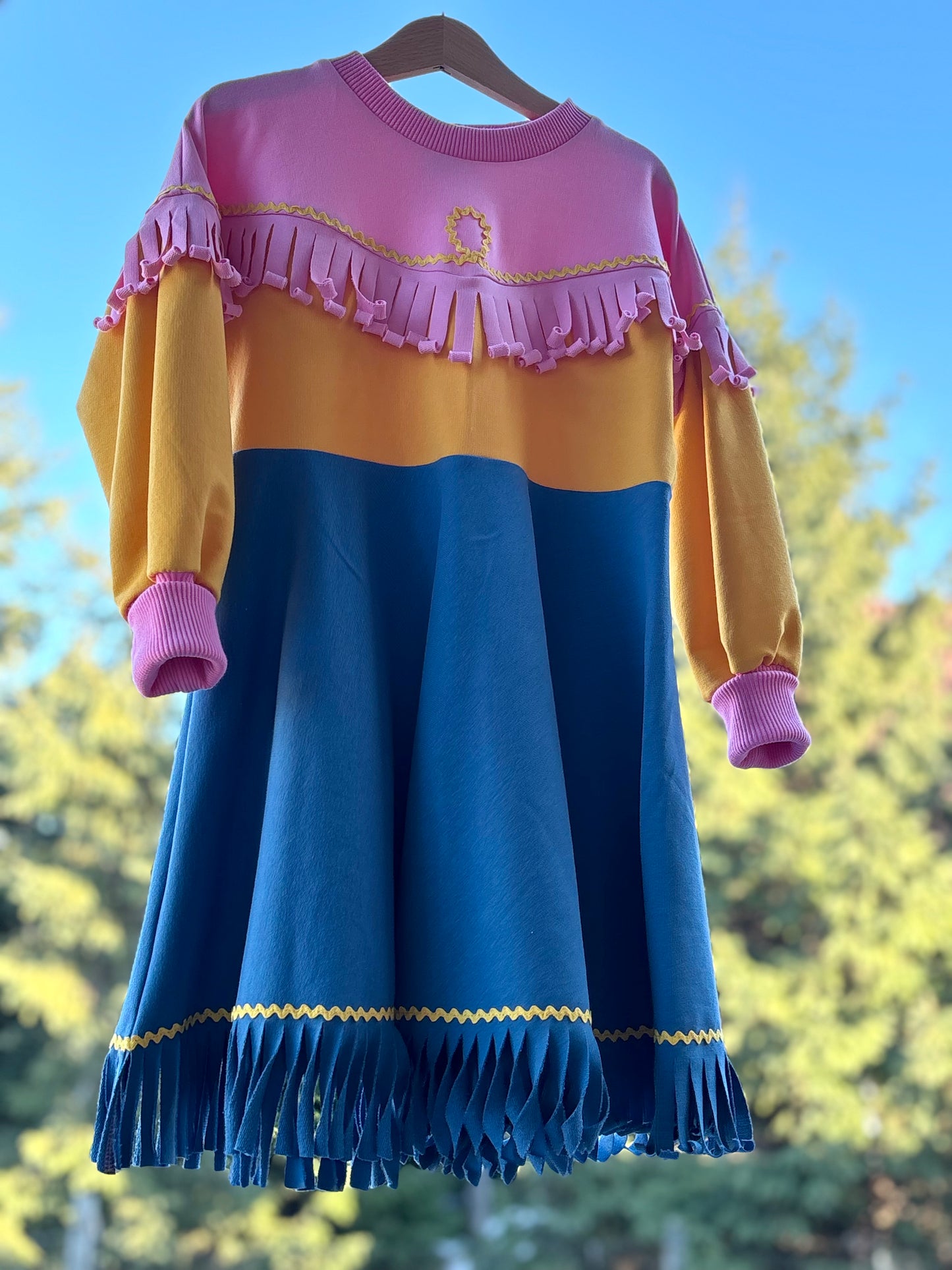 Vadnyugati mesék ruha