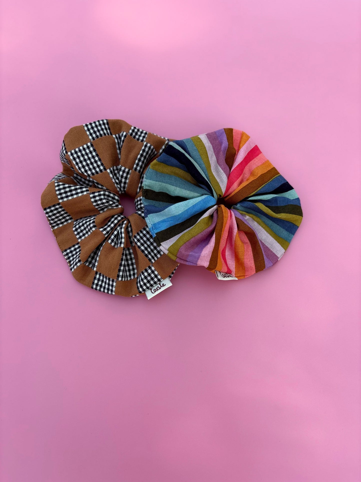 Checkered scrunchie
