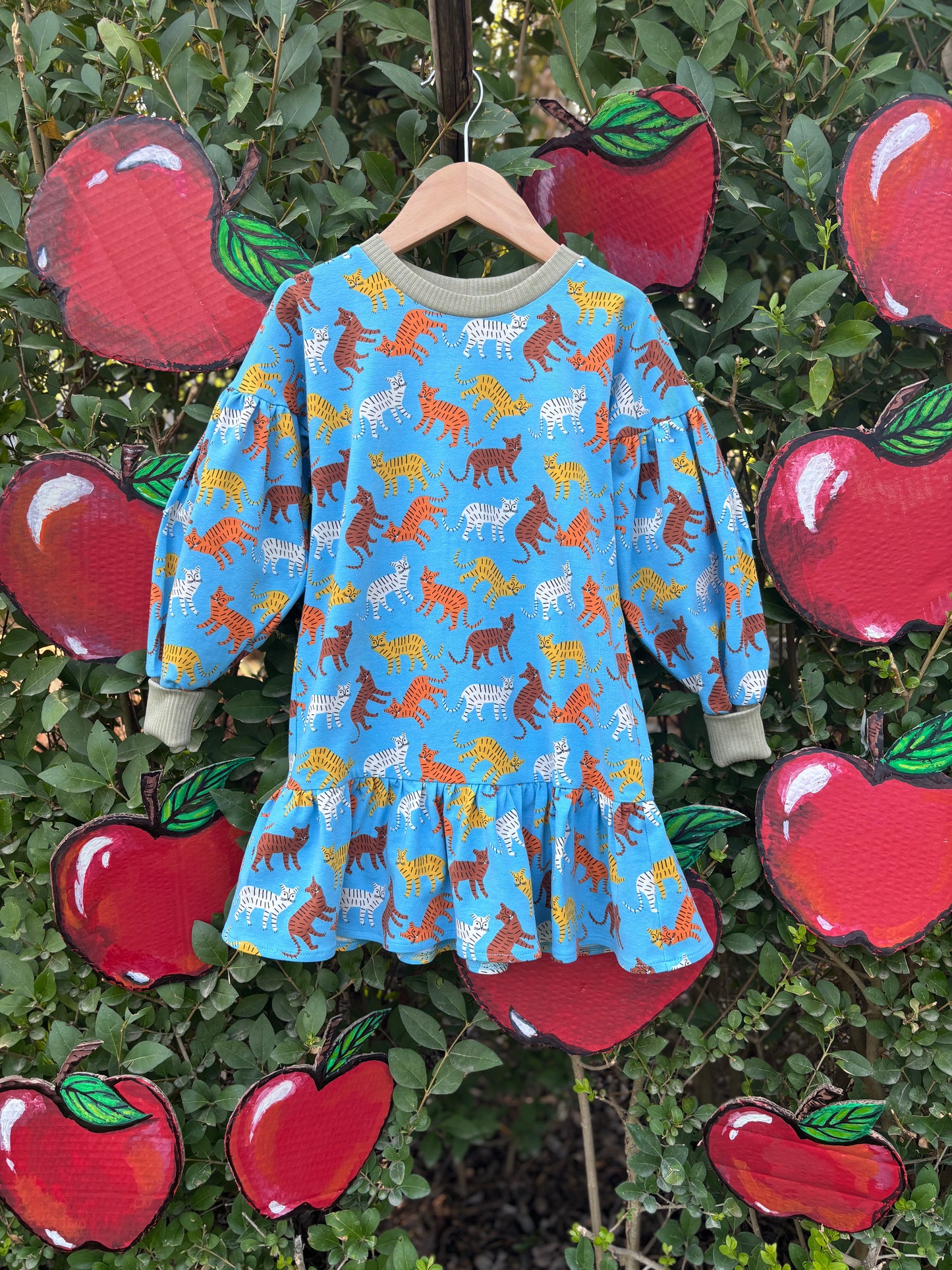 Csiribi cat's dress